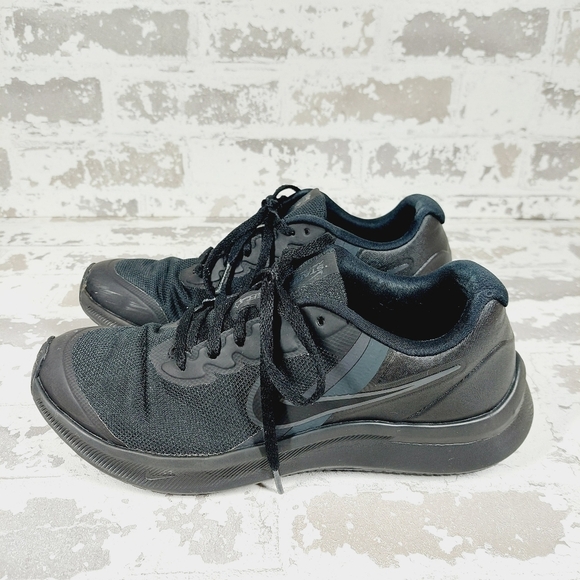 Nike Run Swift Black Running Shoes Black Lace Up Athleisure Sneakers I646 - Picture 1 of 9